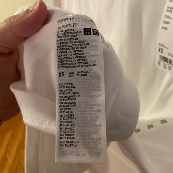 Uniqlo crewneck long sleeve t shirt - Picture 5 of 5